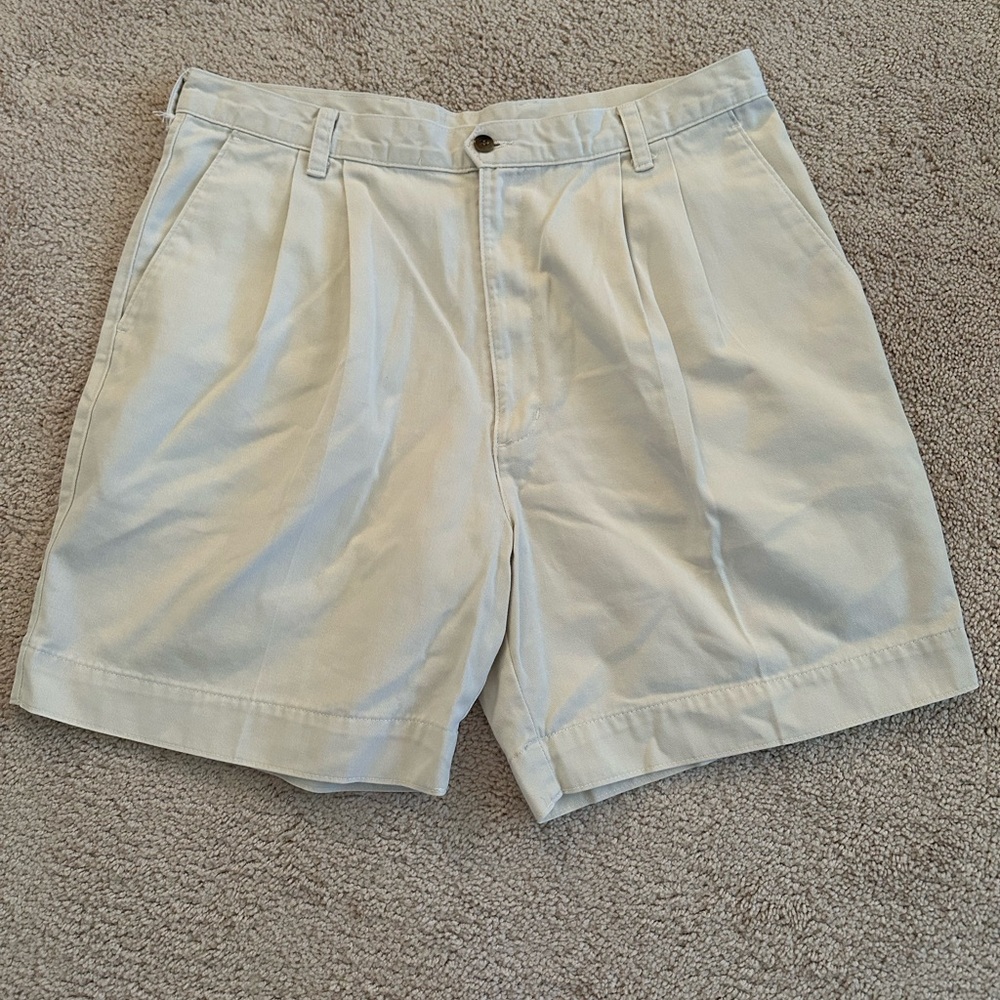 Dockers Men's Cream Khaki Pleated Shorts Size 36, Inseam 7